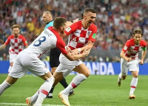 亚精英赛前瞻：吉达联合VS迪拜青年国民——本泽马复出对决伊朗梅西  